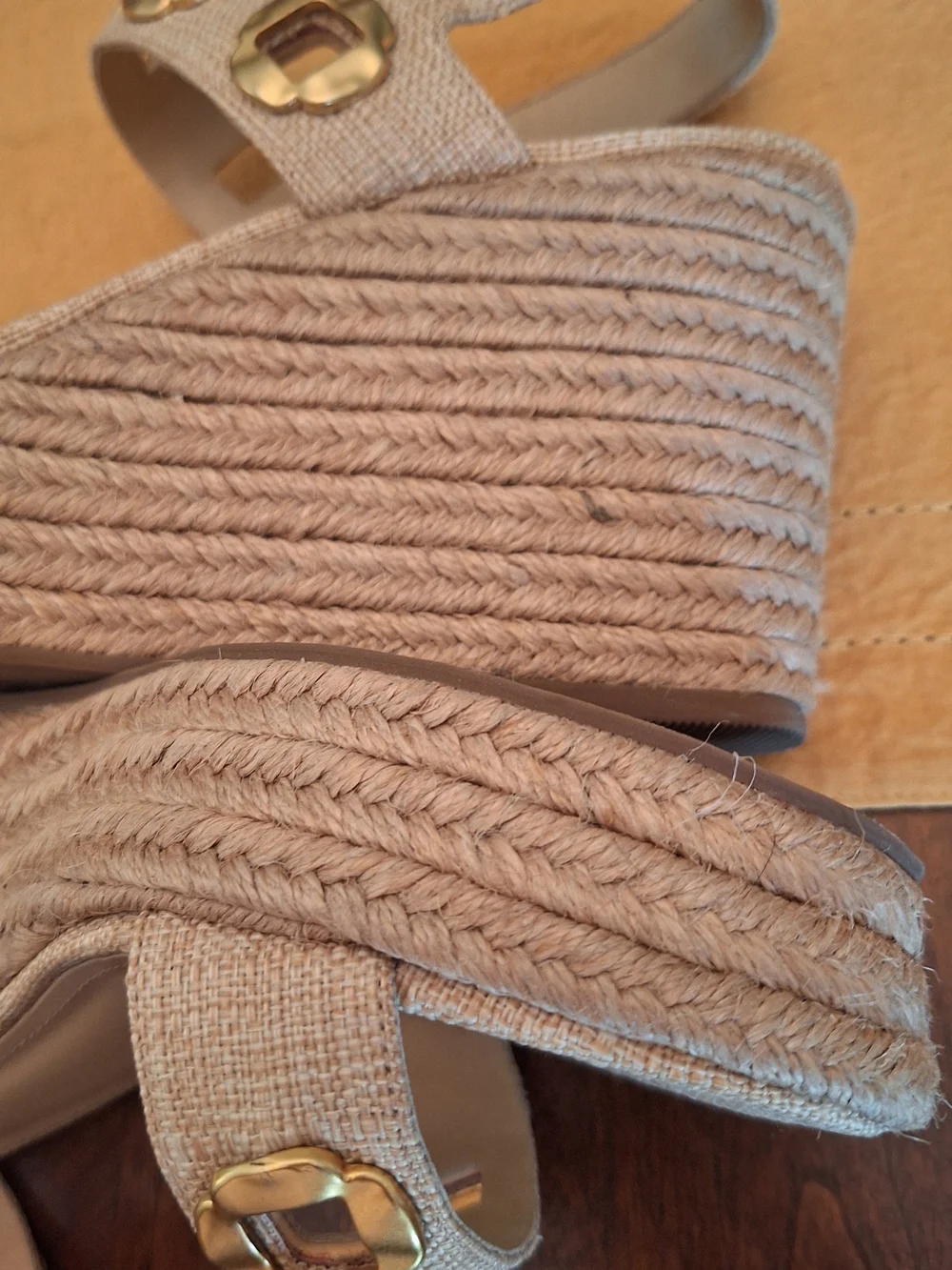 Larroude (Lux) Espadrille Sandals with Gold Accents Beige Wedge Sz 8